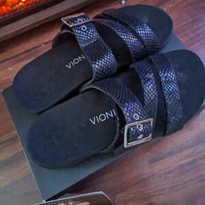 Vionic Sandals in Black!  Size 9 Wide - New Without Tags.